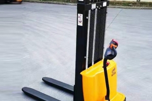江蘇電動(dòng)堆高車(chē)