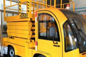 江陰車載式升降機(jī)   廠家直銷
